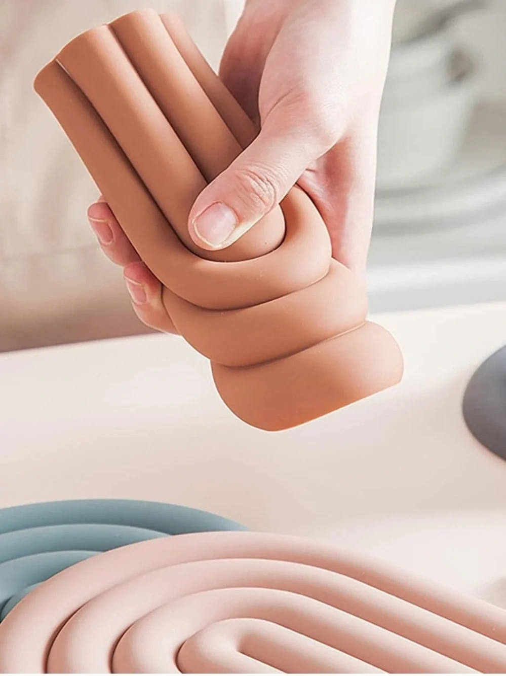 Arched Silicone Heat-Resistant Trivet Pair in Blush